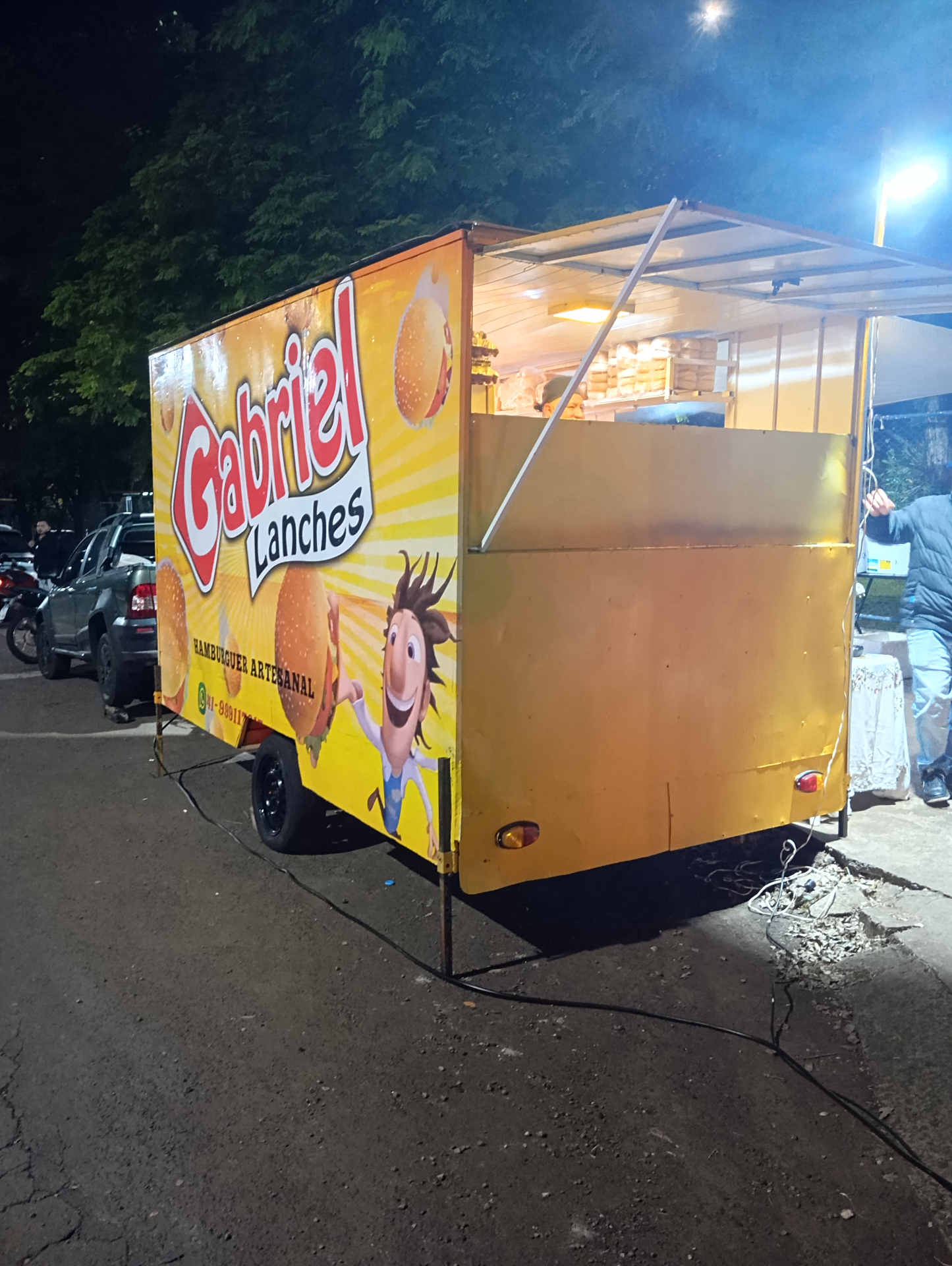 Trailer amarelo do Gabriel Lanches
